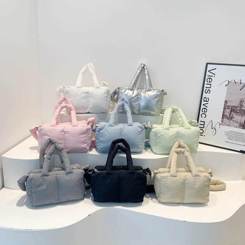 2025 nuevo cross-border cuadrado bolso de plumón portátil de espuma de algodón de mujer brazalete ligera relleno de algodón mochila casual image 3