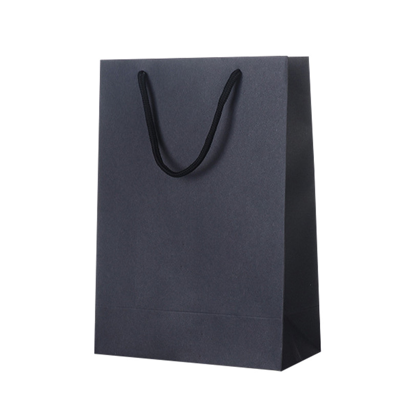 Bolsa de regalo de papel Kraft bolsa de embalaje de cartón negro en stock bolso de regalo de ropa ventas directas de fábrica