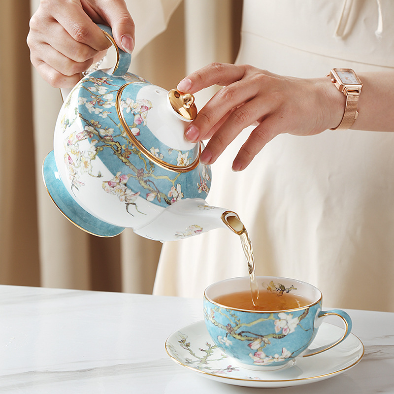 Luz de lujo traje de café combinación europea de alta gama de lujo hueso China taza de agua lujo británico tarde juego de té vajilla