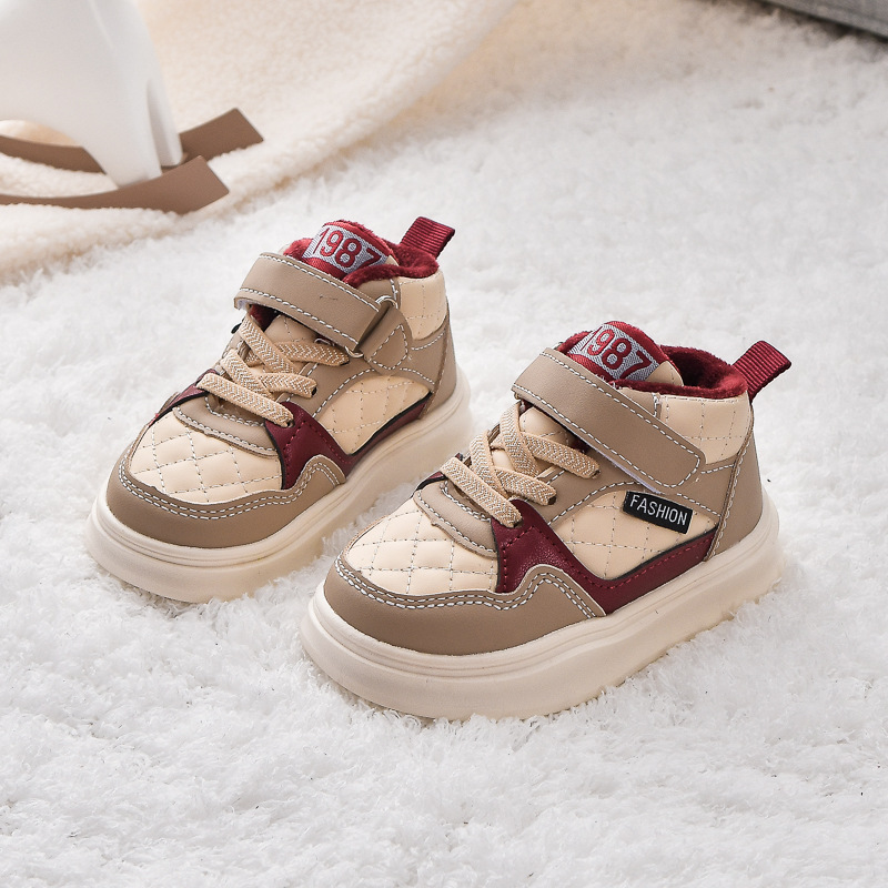 Zapatos deportivos de invierno para niños zapatos de algodón zapatos de skate casuales de alta altura zapatos de pan de niñas zapatos de algodón antideslizantes explosivos