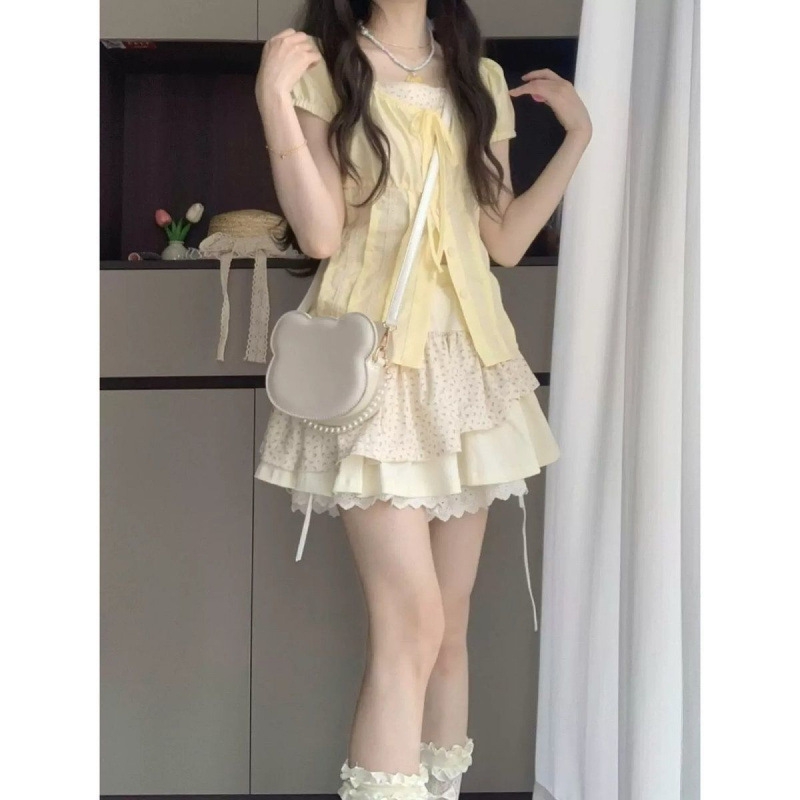 フレンチティースタイルの夏の小柄な甘い女の子のための純粋な欲望の半袖トップと花柄スカートのツーピースセット|undefined