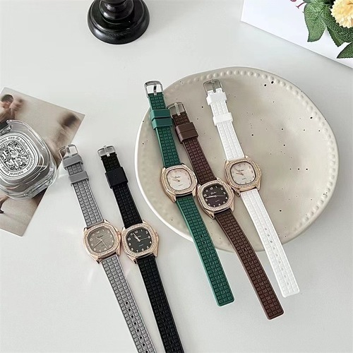 New fashionable women's watch female student style square spherical tape full of diamonds British high-end cross-border watch