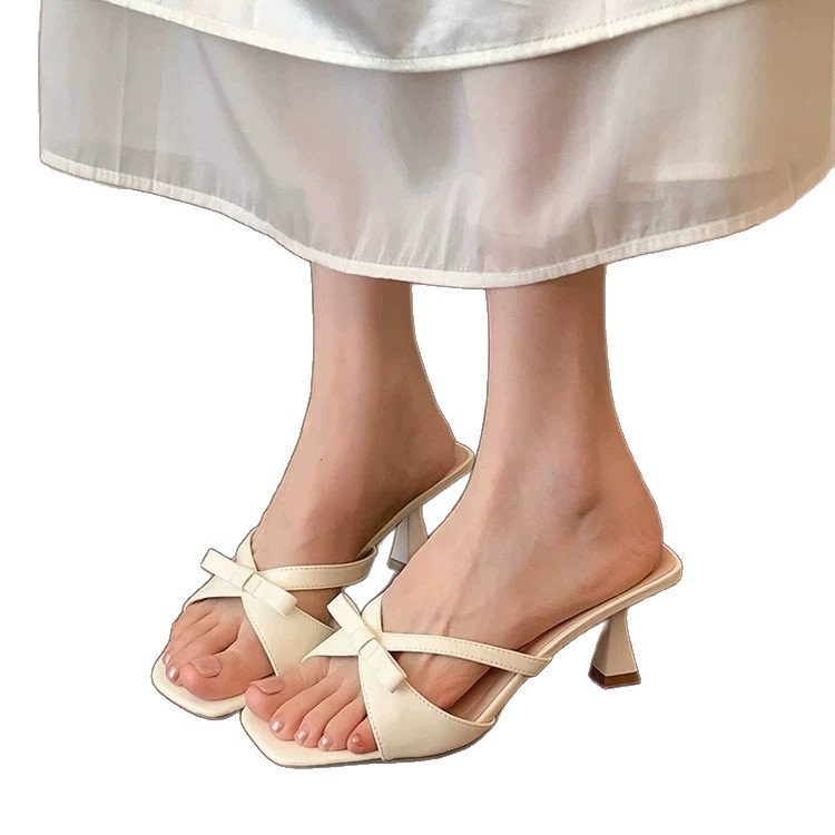 Francia dulce arco de talón delgado zapatillas de cabeza cuadrada para mujeres verano 2026 nuevo una palabra dedos de hadas zapatillas de aire fresco