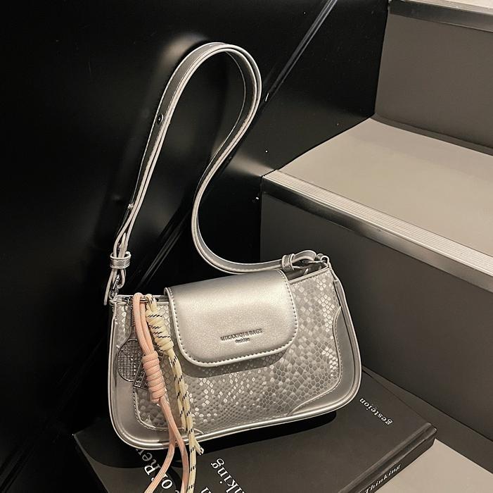 Verano súper caliente popular pequeño bolso cuadrado femenino 2025 nuevo bolso de axila de estilo occidental simple comercio exterior bolso de mensajero de moda de todo fósforo