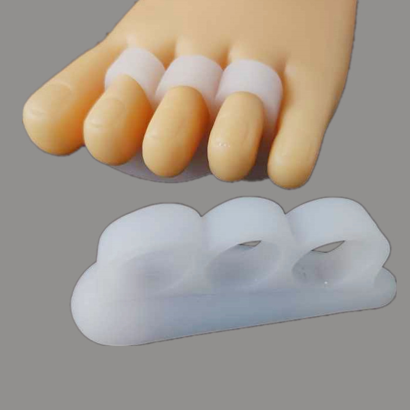 Three-Hole Snail-Shaped Toe Separator for Day and Night Use