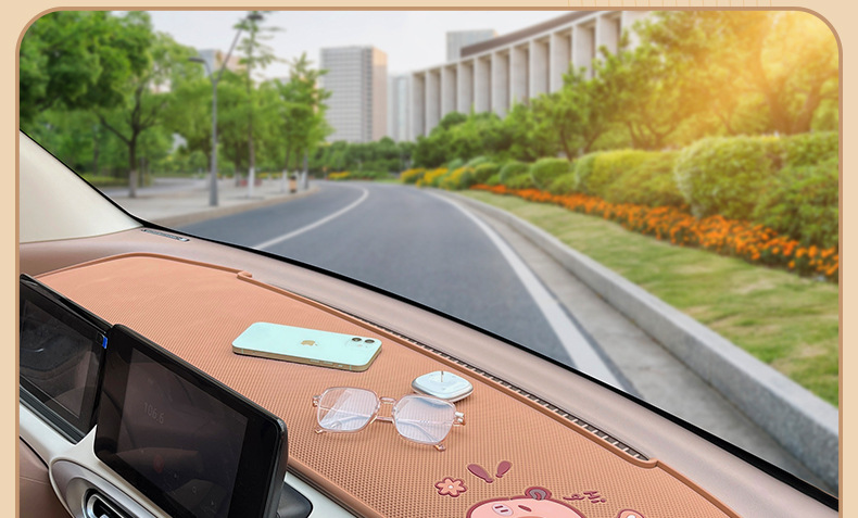 Suitable for 25 Wuling Hongguang mini Macaron four-generation instrument panel anti-skid pad to avoid light special 4-door interior