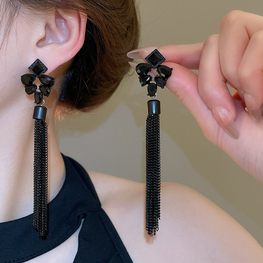 銀の針の黒色の水晶の項の幾何学のピアスの小さい大衆の百合のイヤリングのファッションの気質の軽くて豪華な高級感の耳飾りの卸売り
