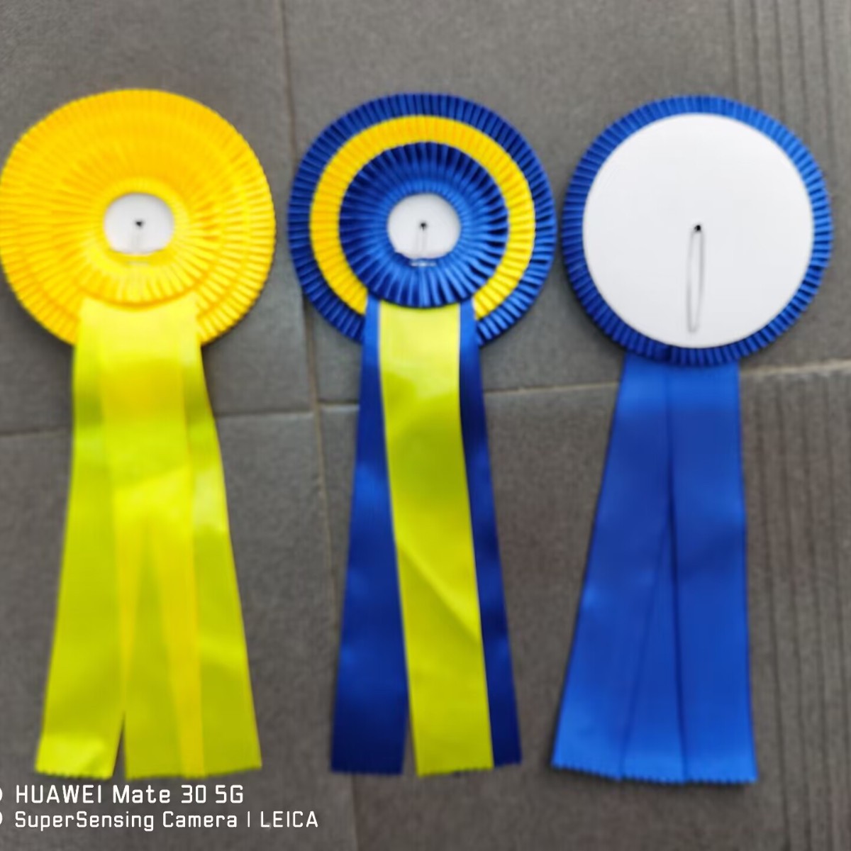 Fabricantes de medallas, flores de Marsella, encaje de cinta, flores de boda, flores de pecho, flores de vacaciones, suministro al por mayor