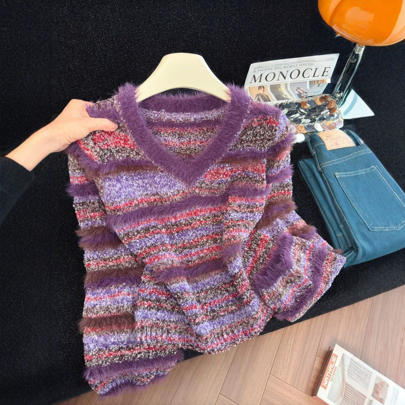 Real shot of a high-end, fringed, slimming sweater with a chic V-neck, thickened for autumn and winter, stylish loose outerwear Real shot of a high-end, fringed, slimming sweater with a chic V-neck, thickened for autumn and winter, stylish loose outerwear