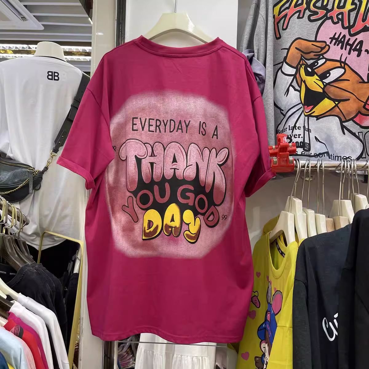 Camiseta de manga corta con cuello redondo y estampado de dibujos animados de algodón europeo, pareja de hombres y mujeres de viaje suelto, top de barriga de estilo caliente de verano