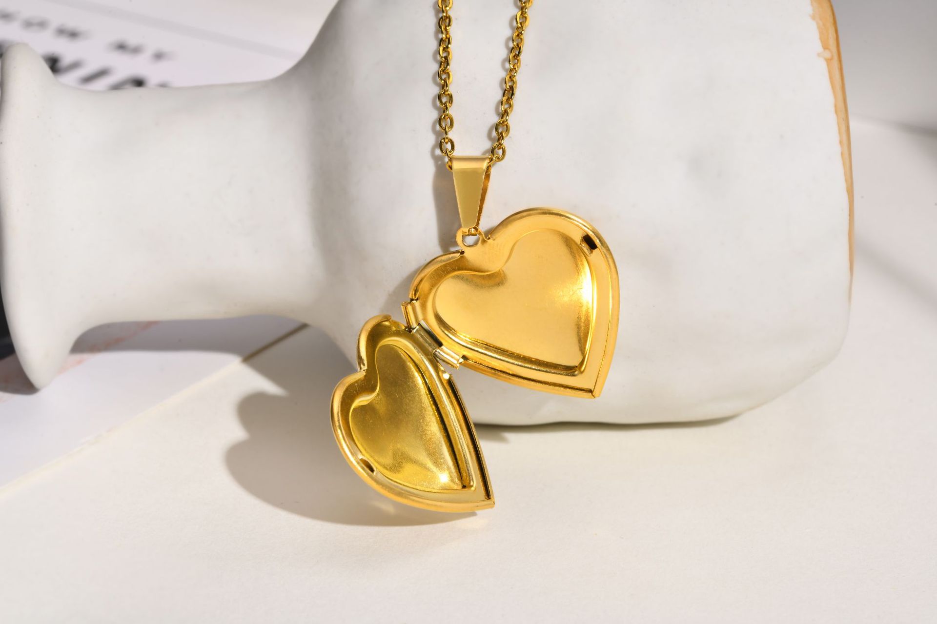 6g Weight 0.03µm Gold Plating Thickness Electroplated Gold Plating Process 18K Real Gold Plated Plating Material 201 Stainless Steel Pendant Material Necklace Classification 201 Stainless Steel Chain Material Paperclip Chain, cable chain Chain Type 1 Piece Quantity Daily Occasion 201 Stainless Steel Material Heart Shape Pattern Women's Gender Simple Style Style Inlay Craft Wholesale Jewelry Simple Style Heart Shape 201 Stainless Steel 304 Stainless Steel 316 Stainless Steel Zircon Inlay Locket Necklace 23