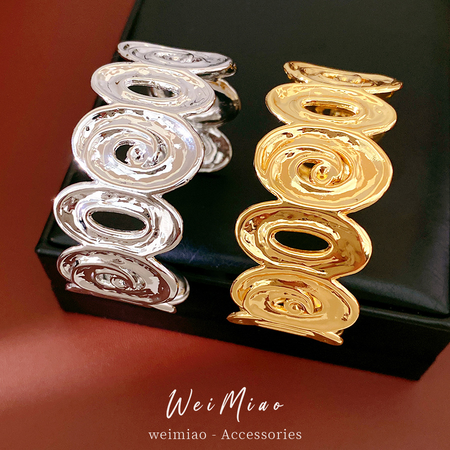 Temperamento de moda oval hueco brazalete de apertura personalidad europea y americana nicho exagerado pulsera de lujo ligera joyería de nicho