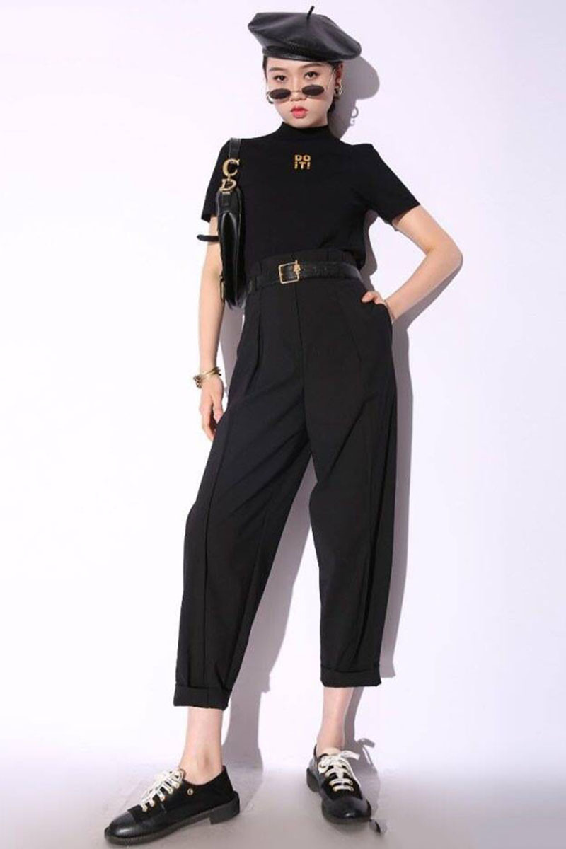 Áo thun nữ cổ lửng tay ngắn chất liệu len lụa mát, thêu chữ đơn sắc — Màu đen chi tiết 11
