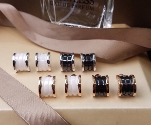 �����մɶ����Ů��Hõ���W���r�кڰ��մɝM�С�U��V����h