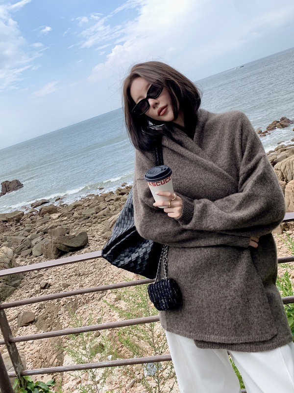 港米服饰/2025秋季新款女装 长款羊毛针织高端线 大毛衣外套|undefined
