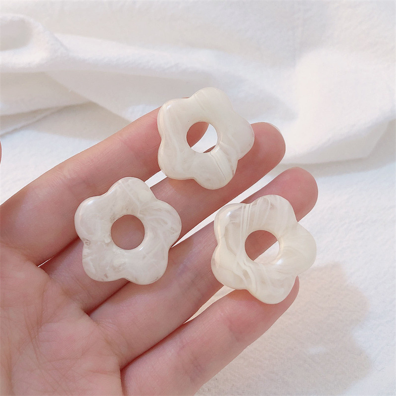 Resina transparente de color accesorios de flores coloridas flores pequeñas tazas de agua casca de teléfono móvil material de parche de flores hechas a mano