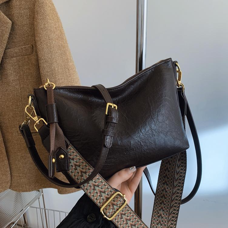 Bolsa de alta sensación de comercio exterior para mujeres 2025 nueva moda simple bolso de hombro de viaje casual bolso de cubo de agua