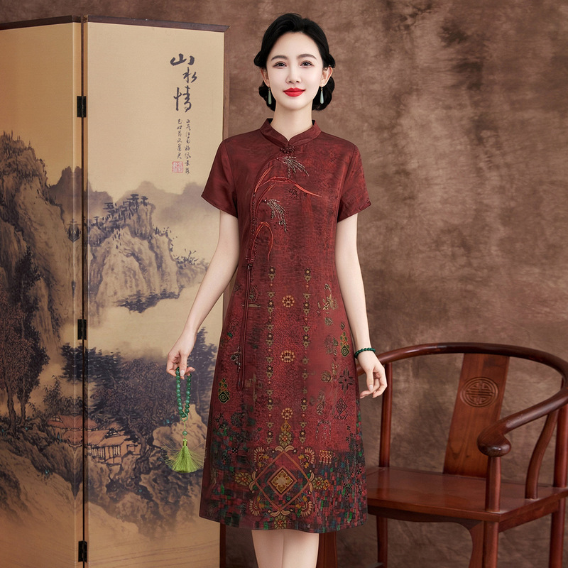 Wedding Mother-Of-The-Bride Silk Qipao Dress with Stand Collar and Floral Print, Mother-In-Law Wedding Banquet Dress, Xiangyun Silk Dress Wedding Mother-Of-The-Bride Silk Qipao Dress with Stand Collar and Floral Print, Mother-In-Law Wedding Banquet Dress, Xiangyun Silk Dress