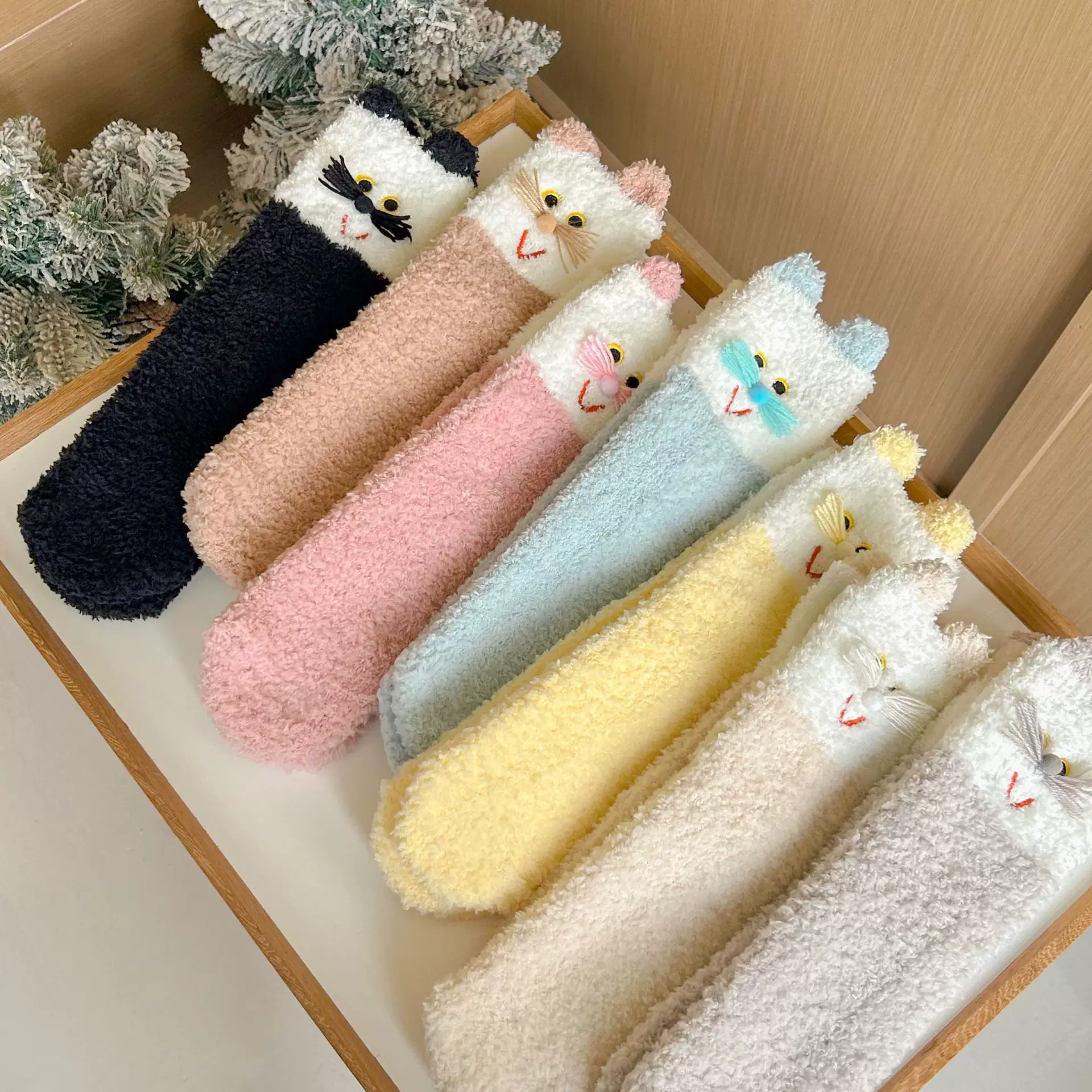 秋冬珊瑚袜子女家居睡眠加绒地板加厚保暖中筒袜可爱毛绒月子袜