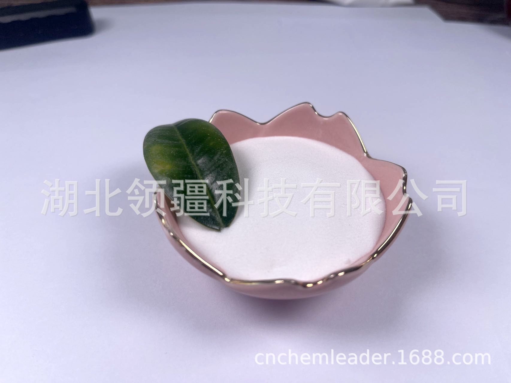 高纯度粉状硅酸钠厂家 固体泡花碱 速溶水玻璃 2.0-3.3各种型号