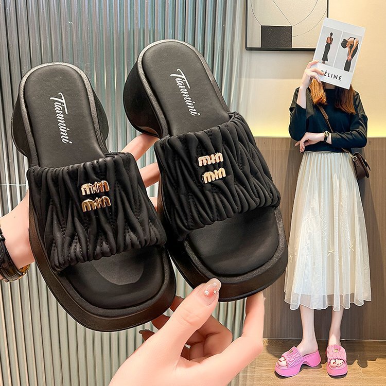 Chanel-Style Barbie Pink Slippers for Women, Spring 2026 New Model, High-End Thick-Soled Height-Increasing Super Popular Beach Sandals Chanel-Style Barbie Pink Slippers for Women, Spring 2026 New Model, High-End Thick-Soled Height-Increasing Super Popular Beach Sandals