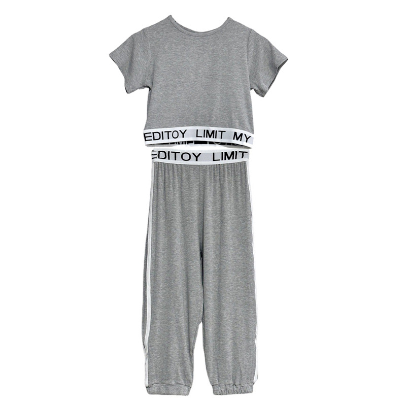 Traje de estilo occidental de verano para niñas 2023 nuevos niños de estilo coreano en línea celebridad ropa de verano deportes para niños traje de dos piezas moda