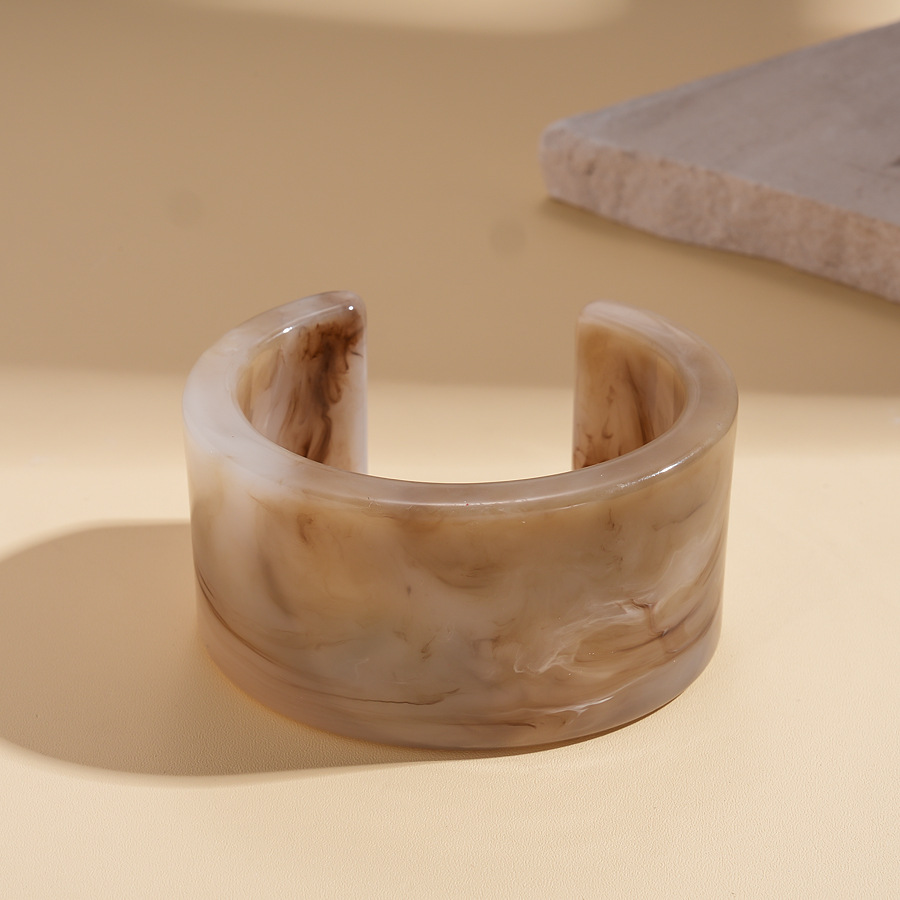 Europa y los Estados Unidos retro resina manchada pulsera de abertura geométrica simple nicho temperamento de alta sensación pulsera joyería de mujer