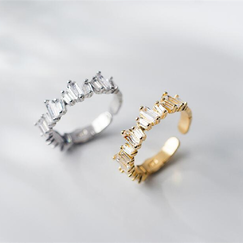 Fashionable geometric ring with stone with zircon