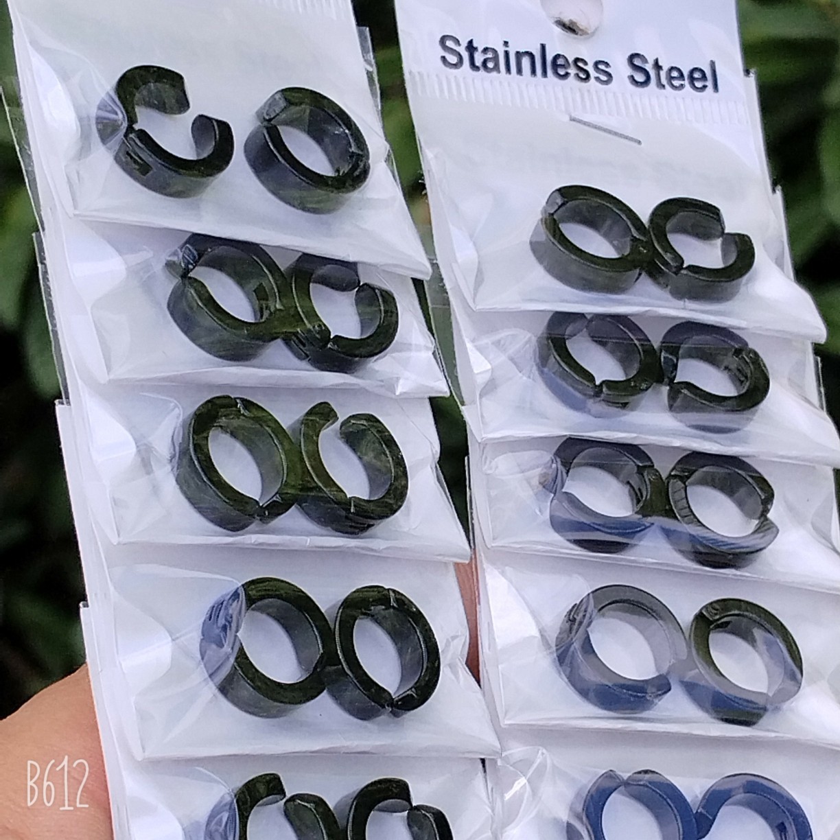 Black - pair of ear clips