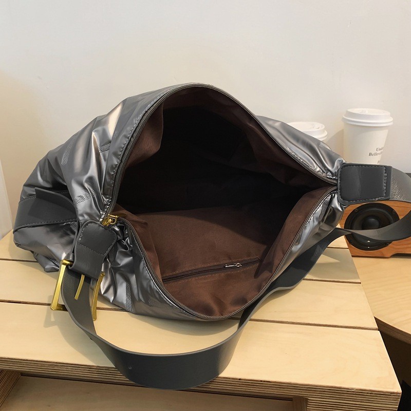 Bolso de mensajero de plumón de gran capacidad para mujer 2023 invierno nuevo bolso de mensajero tendencia de moda bolso de hombro ligero bolso femenino