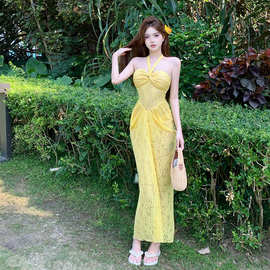 韩版泳衣女性感超仙挂脖露背小胸带胸垫保守遮肚显瘦沙滩长裙度假