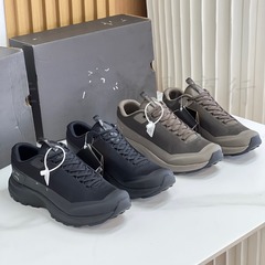 メーカーの卸売りの外国貿易のもとの屋外の登山靴の莞は高品質の結び目のネットの滑り止めの厚い底の運動のランニングシューズを生産します。