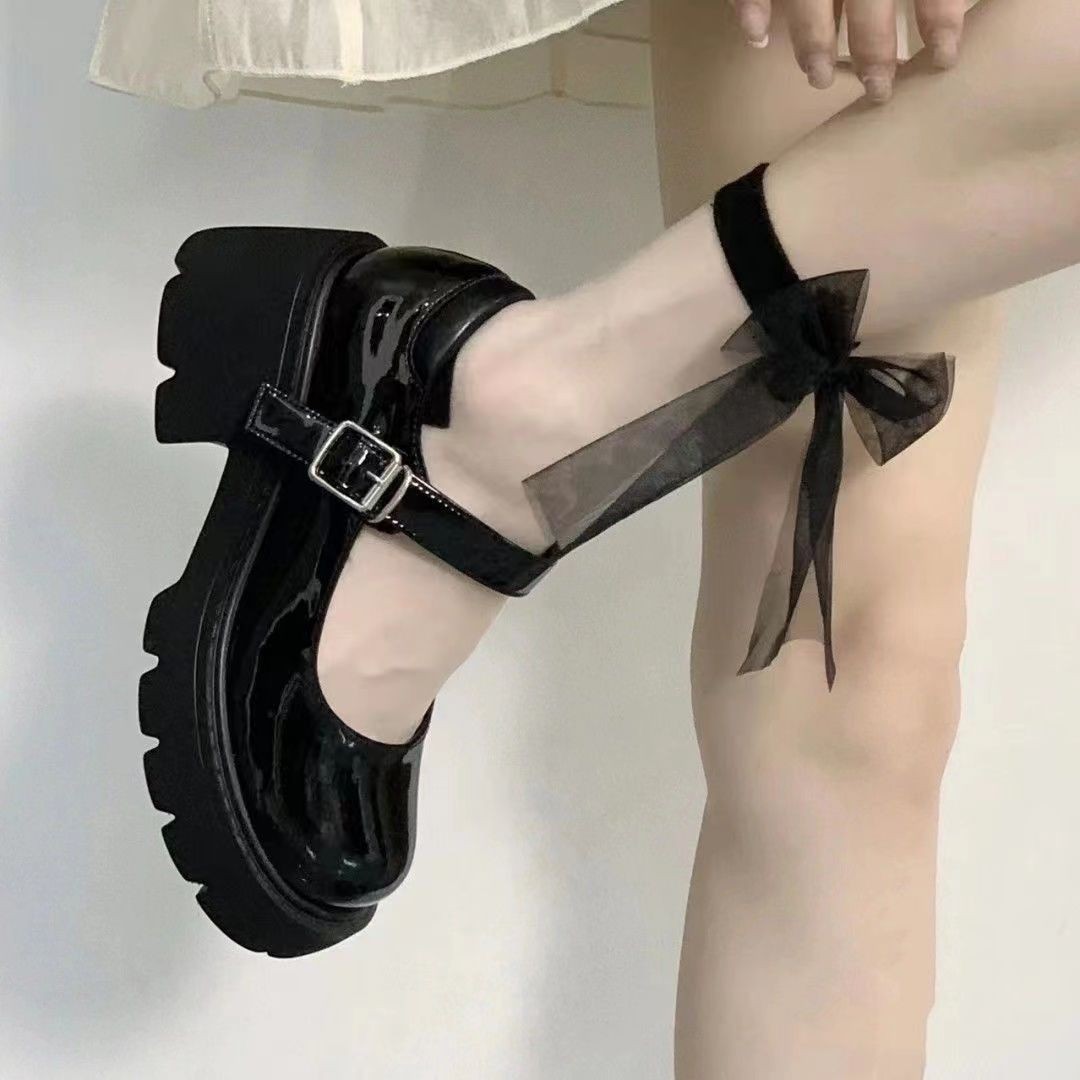 Zapatos de cuero de mujer de tacones altos británicos verano 2025 nuevos zapatos de tacones gruesos retro versátiles Mary Zhenni