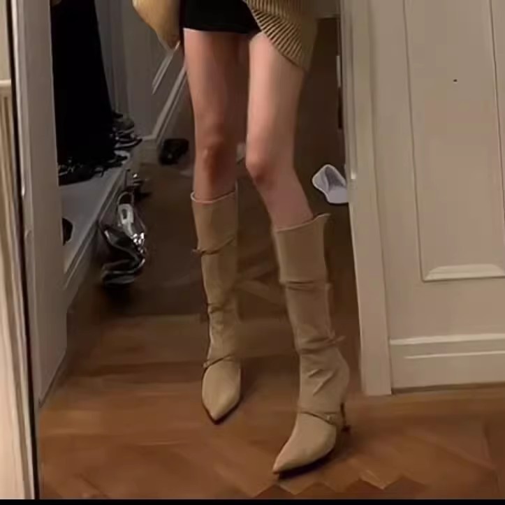 ブーツの女性の細いベルトのスエードの細いヒールの先の長いブーツのハイヒールは膝のやせている靴を越えません。|undefined