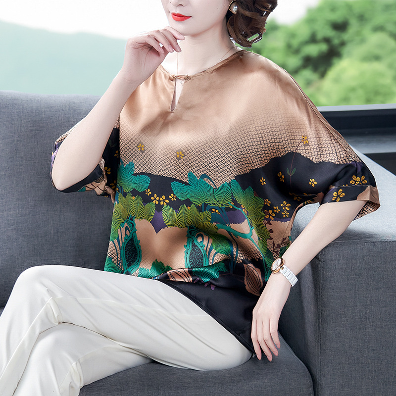 Summer fashionable elegant retro shirt