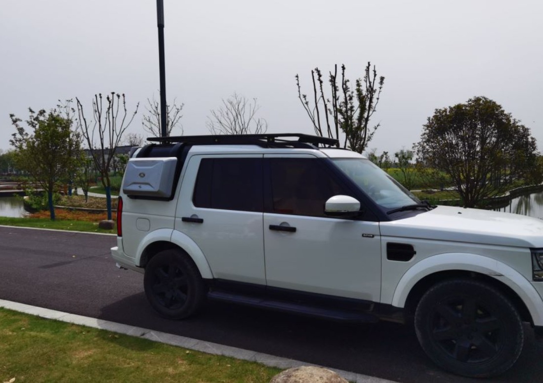 Discovery 3 Roof Platform Is Specially Designed for Discovery 4 Roof Expansion, Equipped with a Modified Vehicle Platform Travel Rack and Luggage Rack
