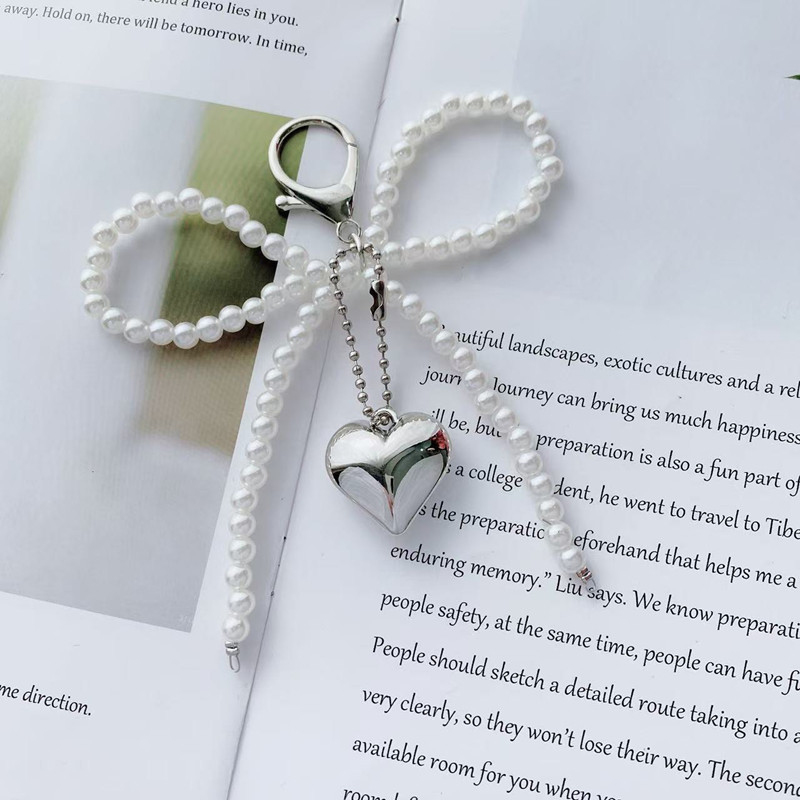Ins coreanos nueva chica dulce lazo de perlas colgante de amor plateado llavero colgante de auriculares Bluetooth colgante