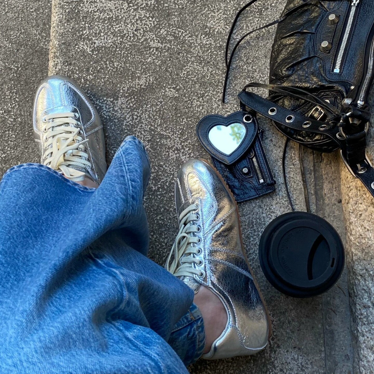 Серебряная плоская обувь для балета Женская шнуровка 2024 лето новый ретро дикий стиль мягкая подошва спортивная обувь для отдыха