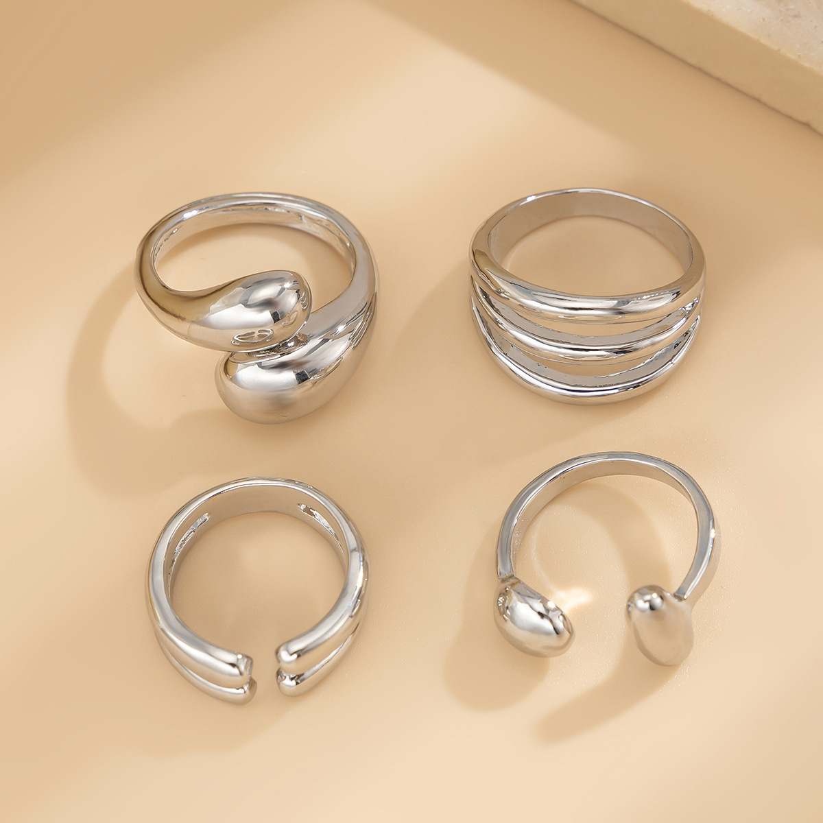 Conjunto de anillo de perlas barrocas geométricas de estilo dulce y fresco transfronterizo europeo y americano, anillo brillante de metal líquido personalizado