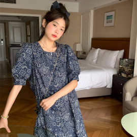 复古印花泡泡袖连衣裙女夏季2025新款设计感小众别致显瘦圆领裙子