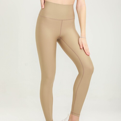 New European and American-style yoga pants for women: sharkskin fabric, skin-friendly, pearlescent, nude-effect, high-waisted, peach-hued, and designed to enhance the buttocks—perfect for Lululemon-inspired yoga workouts.