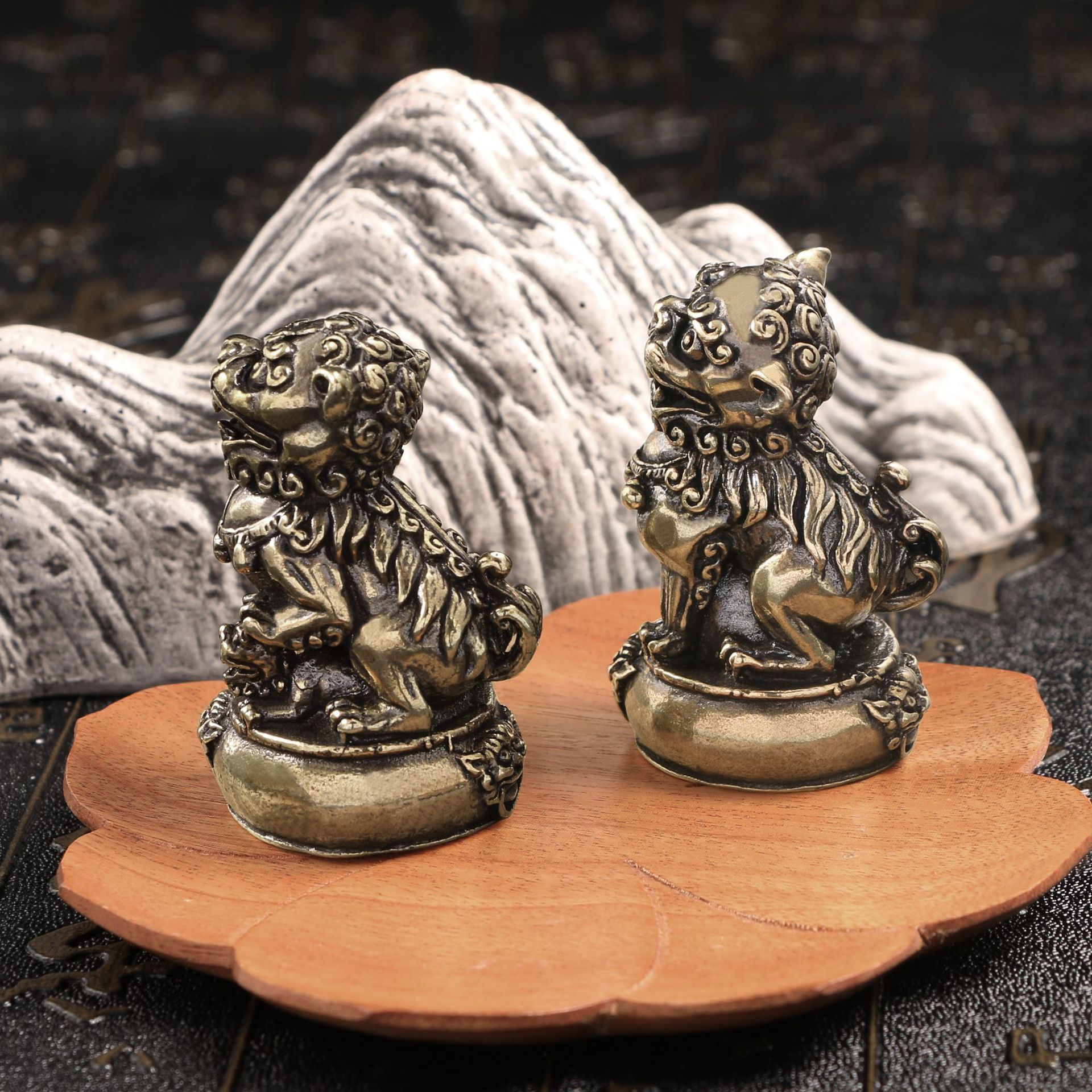 Solid Copper Brass Carving Standing Drum Pair of Lion Ornaments Antique Precision Copper Art Tea Pet Copper Lion Antique Copperware Copper Handle Pieces