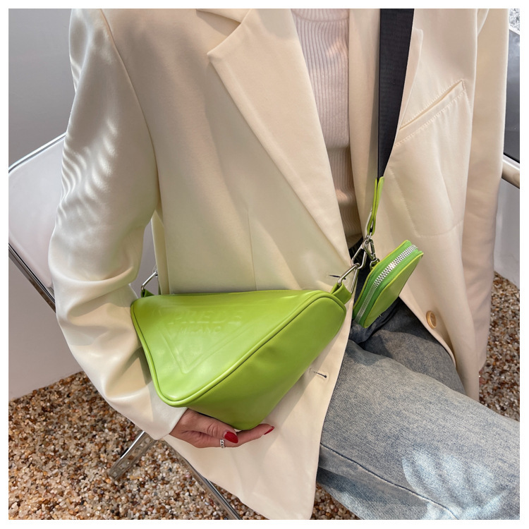 Fashion Female New Messenger Shoulder Triangle Bag27.5*16*14.5cm display picture 4