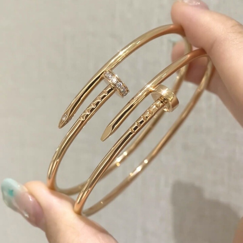 Classic slim version of the stud bracelet with a smooth surface, high-quality V-gold hollow tube, CNC advanced precision version, plated with 18K gold Classic slim version of the stud bracelet with a smooth surface, high-quality V-gold hollow tube, CNC advanced precision version, plated with 18K gold