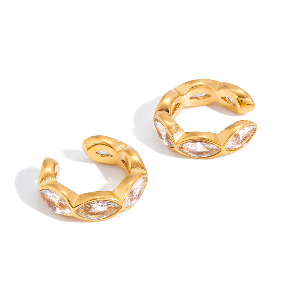 Wanxing aretes de zircon europeos y estadounidenses lujosos de alto nivel 18K aretes de acero inoxidable para mujeres c anillo de diseño de nicho de joyas transfronterizas