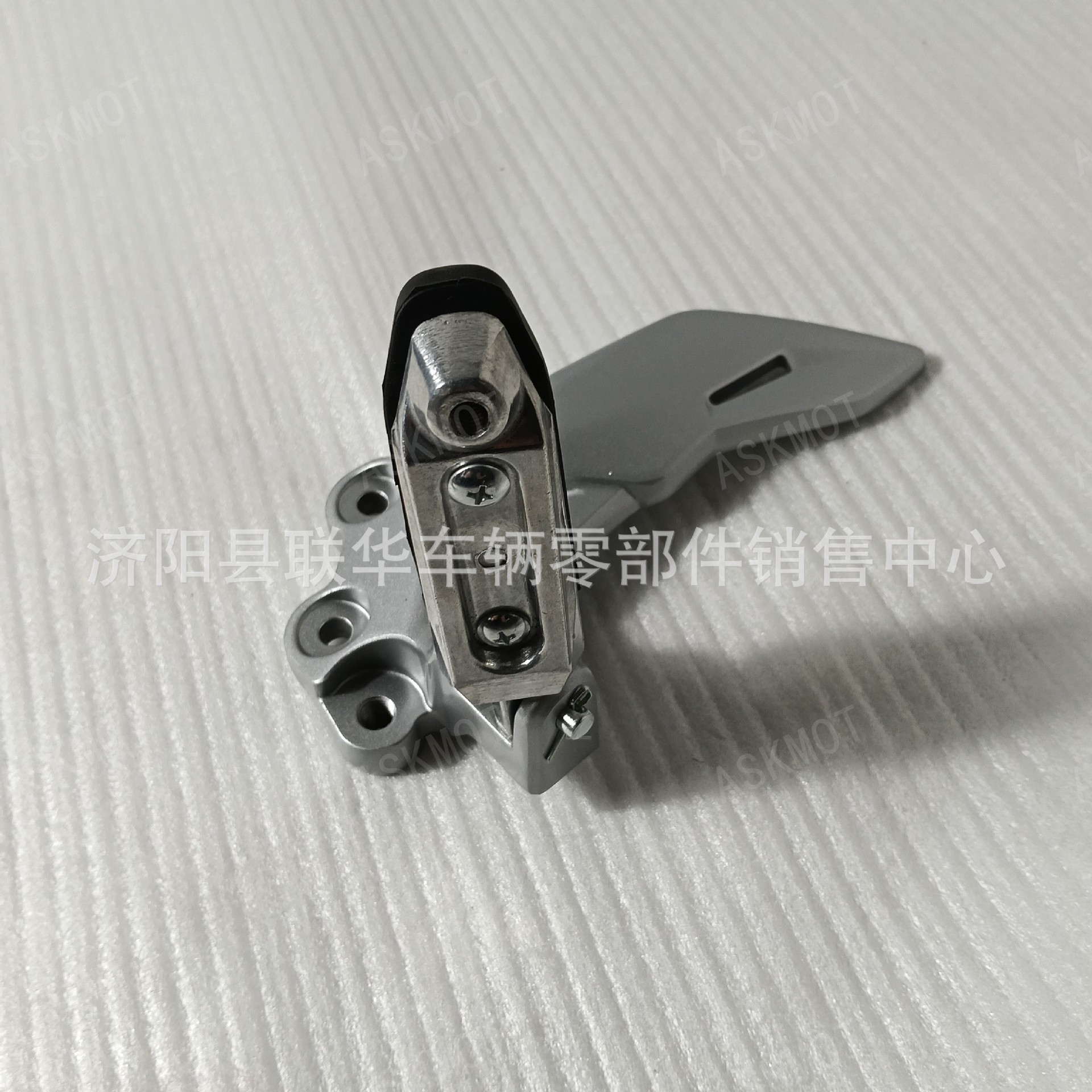 Suitable for Suzuki Gixxer 150 Motorcycle Front and Rear Left and Right Footrests, Foot Pedals, Complete Set of Accessories