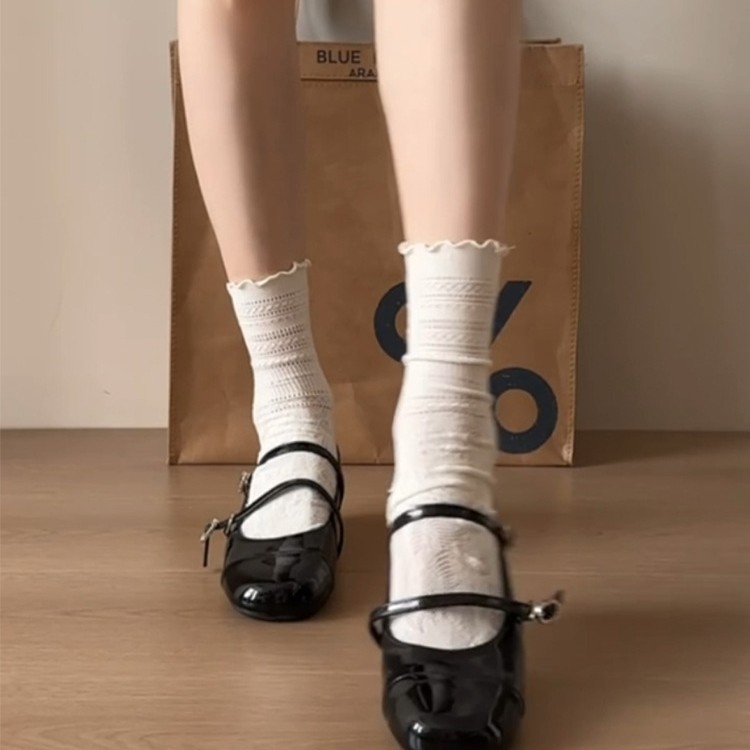 Zapatos negros franceses de fragancia para mujeres 2026 primavera nuevo estilo universal superficial retrógrado interior de altura zapatos marizhen