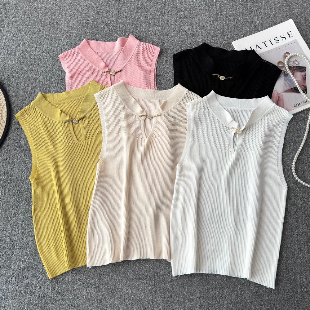 Silk base body-friendly fitted white knitted top with cups sleevless