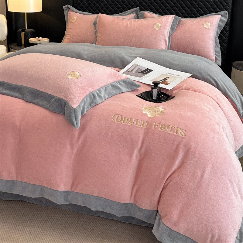 Invierno grueso terciopelo de leche traje de cuatro piezas terciopelo de coral simple color sólido bordado funda de edredón sábana ropa de cama de terciopelo de doble cara