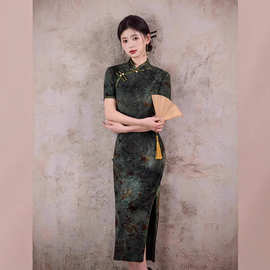 2025年新款老上海墨绿色旗袍年轻款女中国风冰丝麻烫金日常显瘦